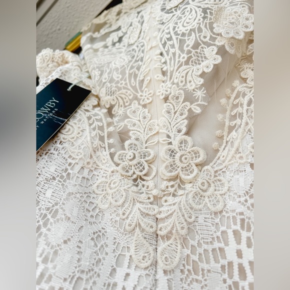 Willowby by Watters - NWT - Petra lace wedding gown purchased from BHLDN - Picture 8 of 14